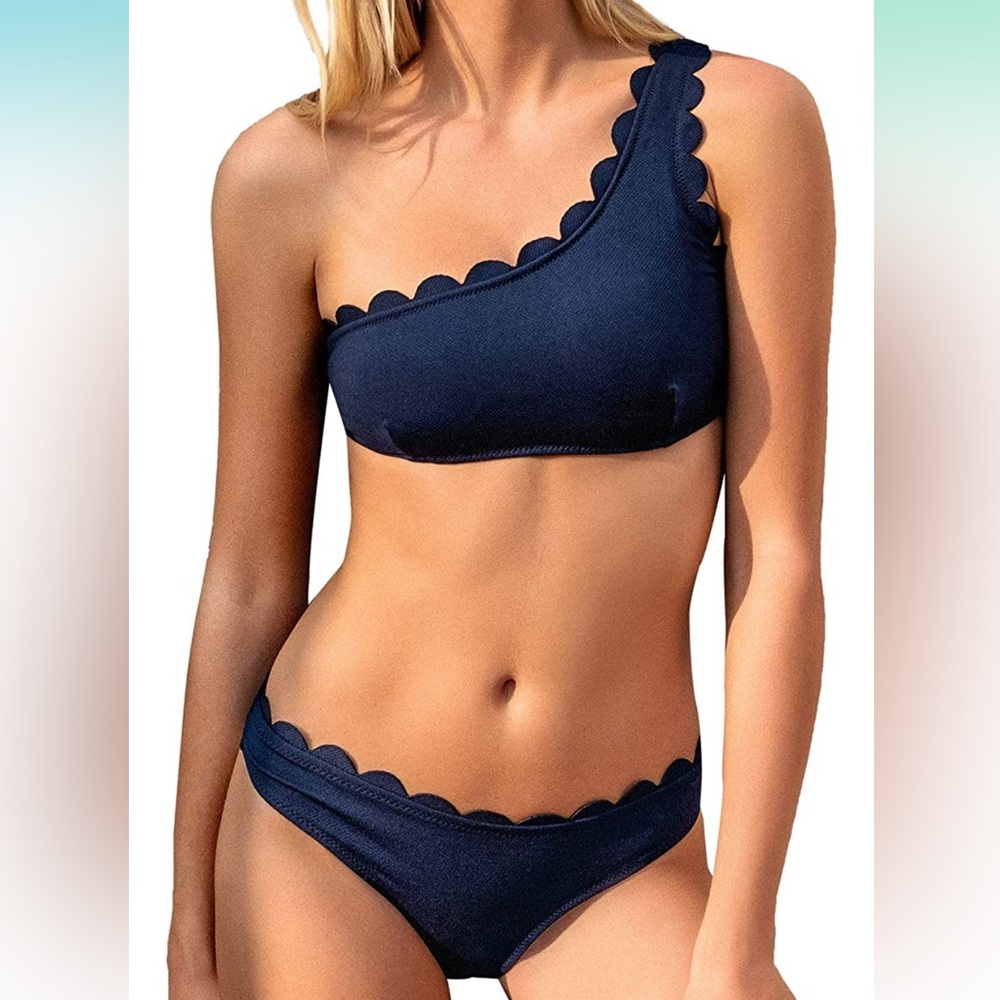 CUPSHE Women's Solid Wavy Edge One-Shoulder Bikini